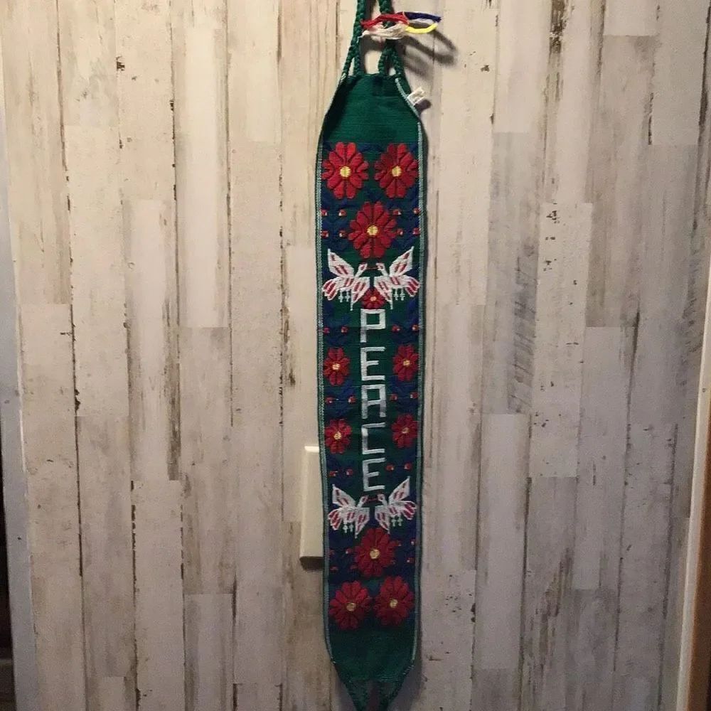 Wall hanging Guatemalan doves of peace beautifully made 3’ x 5” wide